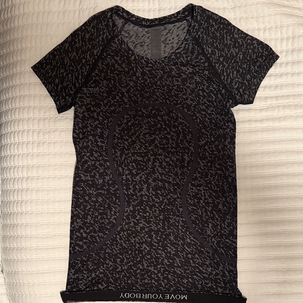 lululemon athletica Black and Gray Short Sleeve Tee